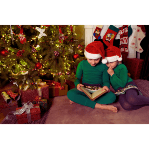 niños leyendo en navidad
